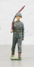 BRITAINS LEAD FIGURE - PRE WAR - ARMY GERMAN SOLDIER WITH RIFLE RARE   776