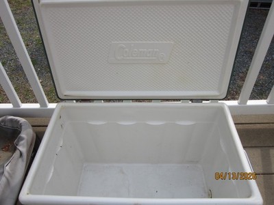 Coleman Green Metal Cooler Chest w/2 Openers VTG 70s Camping 22.5