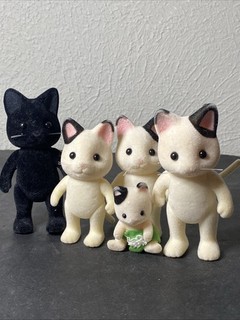 Tuxedo Cat Family Calico Critters Sylvanian Families 5 Lot & No Clothes See Des