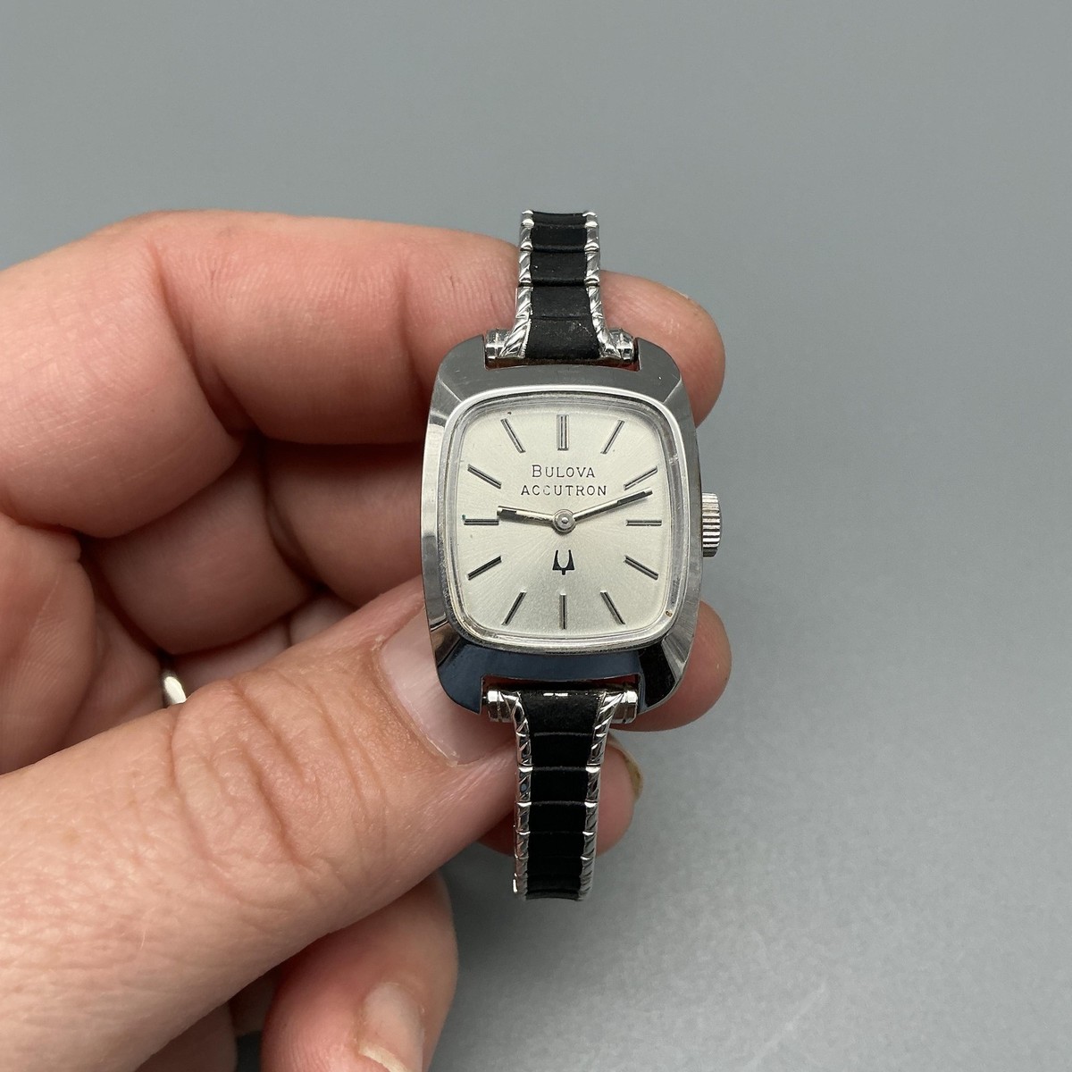 Vintage Bulova Accutron Womens Watch 20mm Silver Tone 