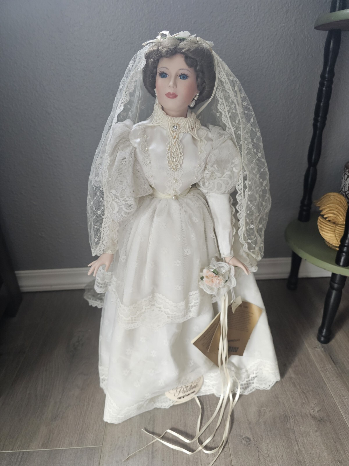 SEYMOUR MANN 1992 Connoisseur Collection 22in Porcelain Bride Doll Laura Vintage