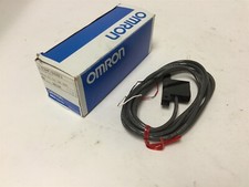New Omron E3HF-DS5E1 Photoelectric Sensor, Sensing: 50mm, Voltage: 12-24VDC