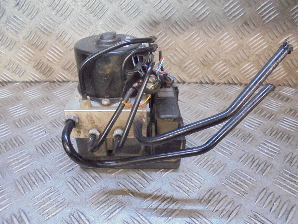 FORD FOCUS 2010 1.8 ZETEC MK2 5DR ABS PUMP 8M51-2C405-CA - Image 2 of 3