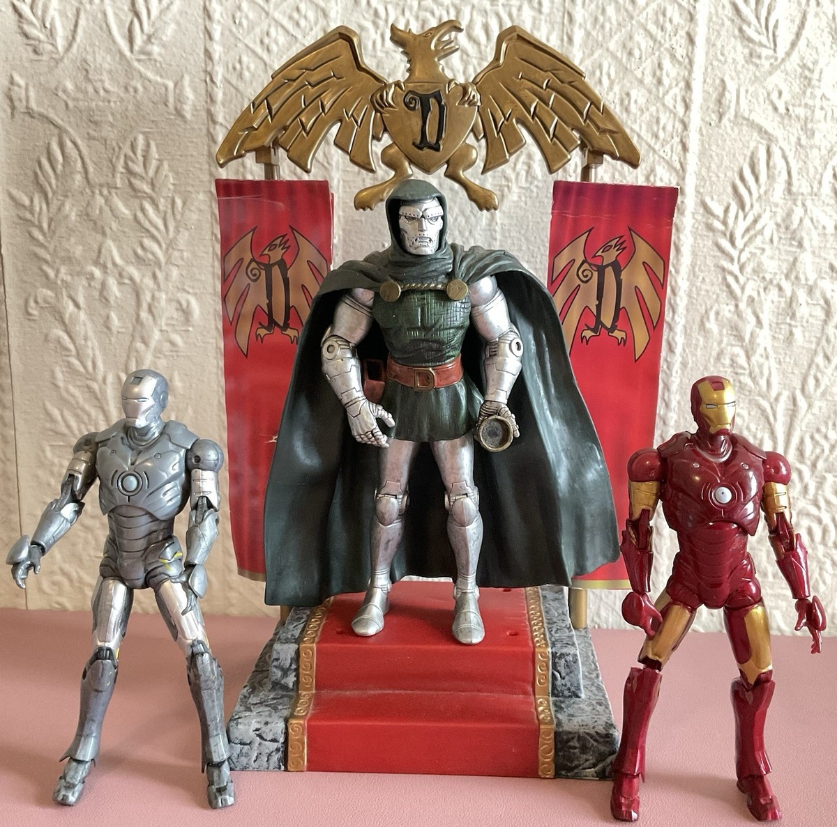 Doctor Doom Dr Chair Throne Diamond Select MARVEL LEGENDS And More