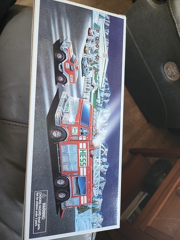 Hess 2005 Emergency Truck With Rescue Vehicle - Batteries Not Included