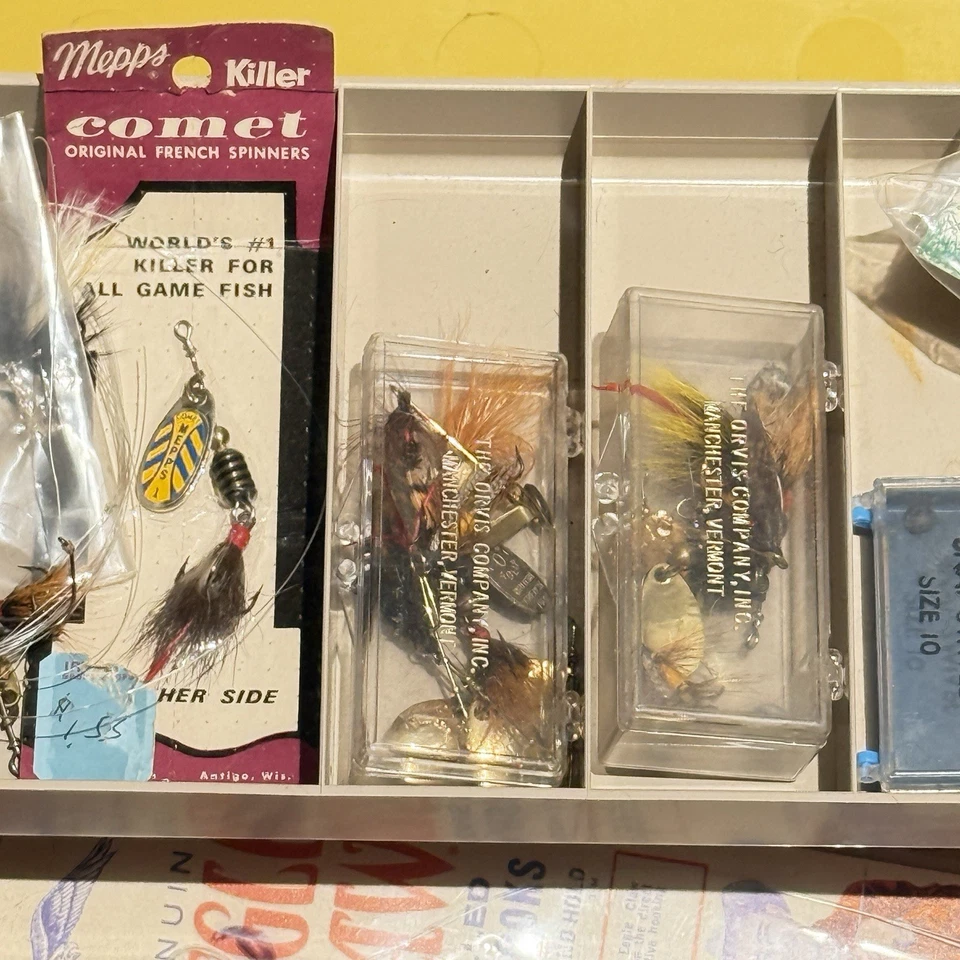 Grande Lote de Isca de Pesca Vintage ORVIS Ganchos Mepps Spinners Linha de Pele Caixa de Moscas - Imagem 2 de 4