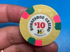 $10——-HORSESHOE CASINO——-—GARDENA CALIFORNIA CASINO CHIP-———-Z-3598