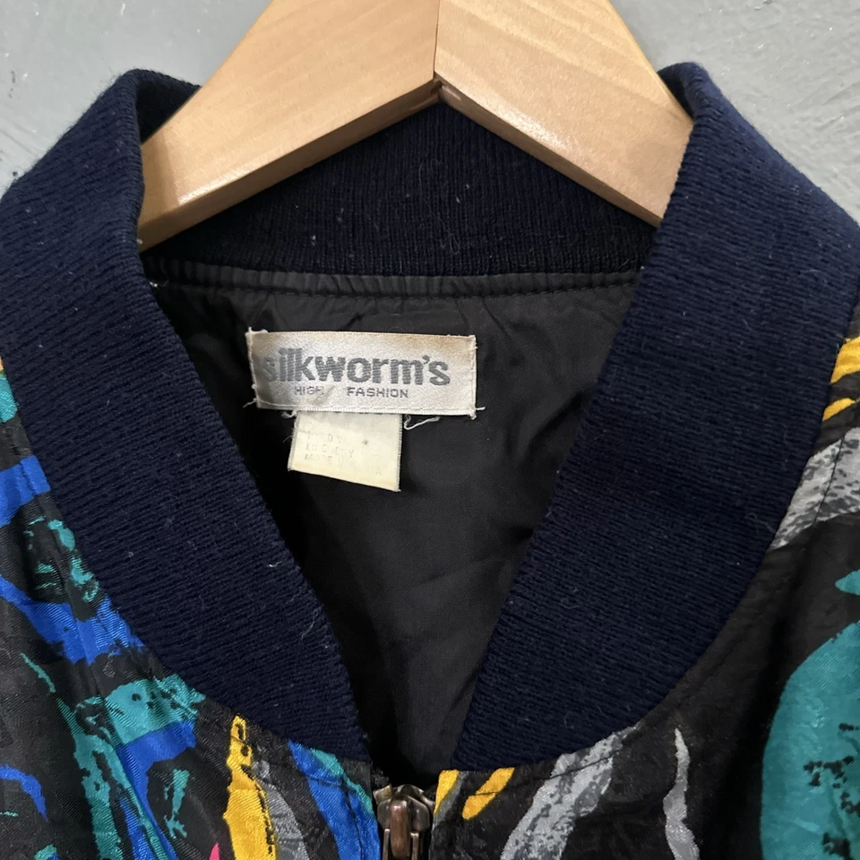 Jaqueta Bombardeiro de Seda Vintage Picasso Tamanho Grande Multicolorida Estampa Total Casaco Anos 80 - Imagem 2 de 4