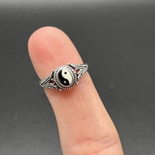 Vintage Sterling Silver 925 Yin Yang pattern Enamel Ring - Size 7