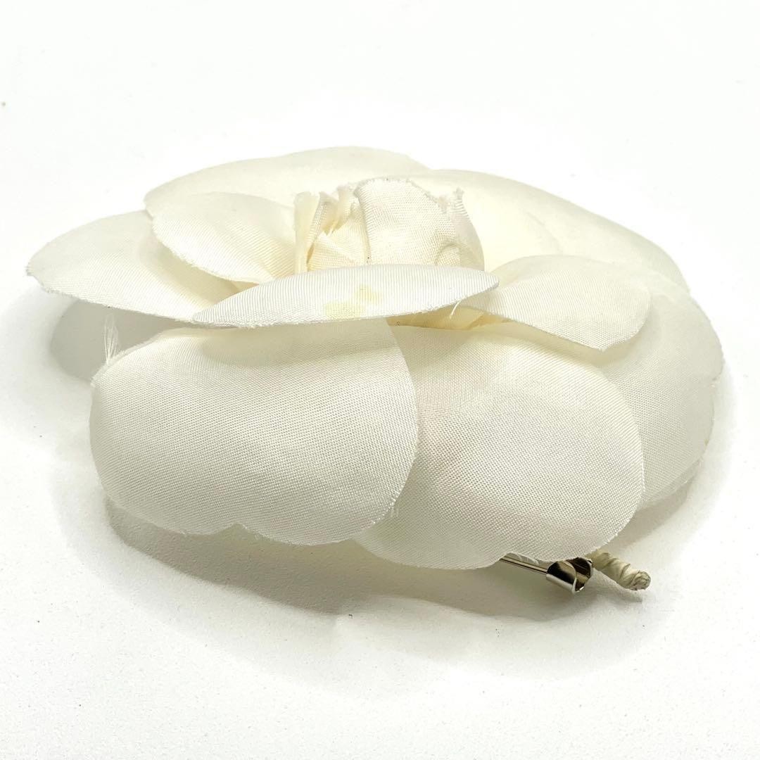 Chanel Camellia Corsage Brooch Offwhite Nylon Box Included Size 8.5cm thumbnail 4