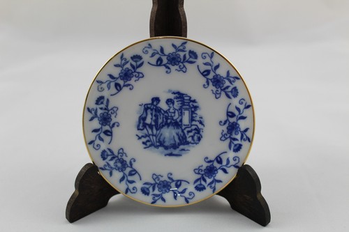 Plato decorativo de porcelana en miniatura, imagenes de epoca.  9cm de diametro. - Imagen 2 de 2