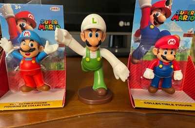 COLLECTIBLE FIGURES. BLUE HAT ICE MARIO 