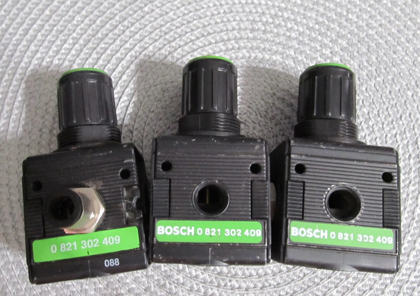 (1) BOSCH 0-821-302-409 Pneumatic Regulator