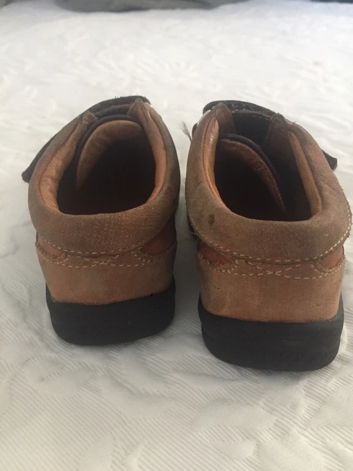 Zapatos de cuero marrón Umi Baby Boy talla 4 usados Foto 2 de 4