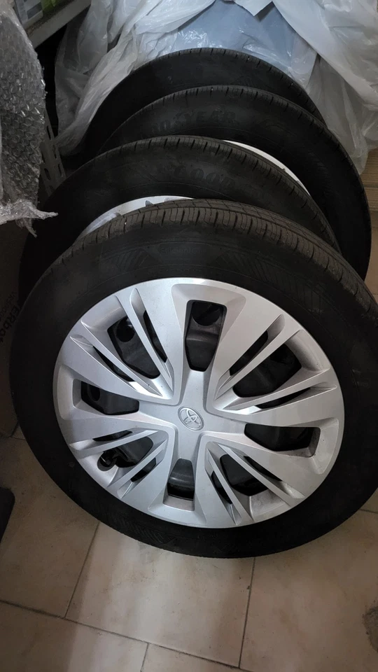 Vendo 4 cerchi completi di 4 gomme e 4 copricerchi Toyota Aygo X  - Immagine 3 di 4