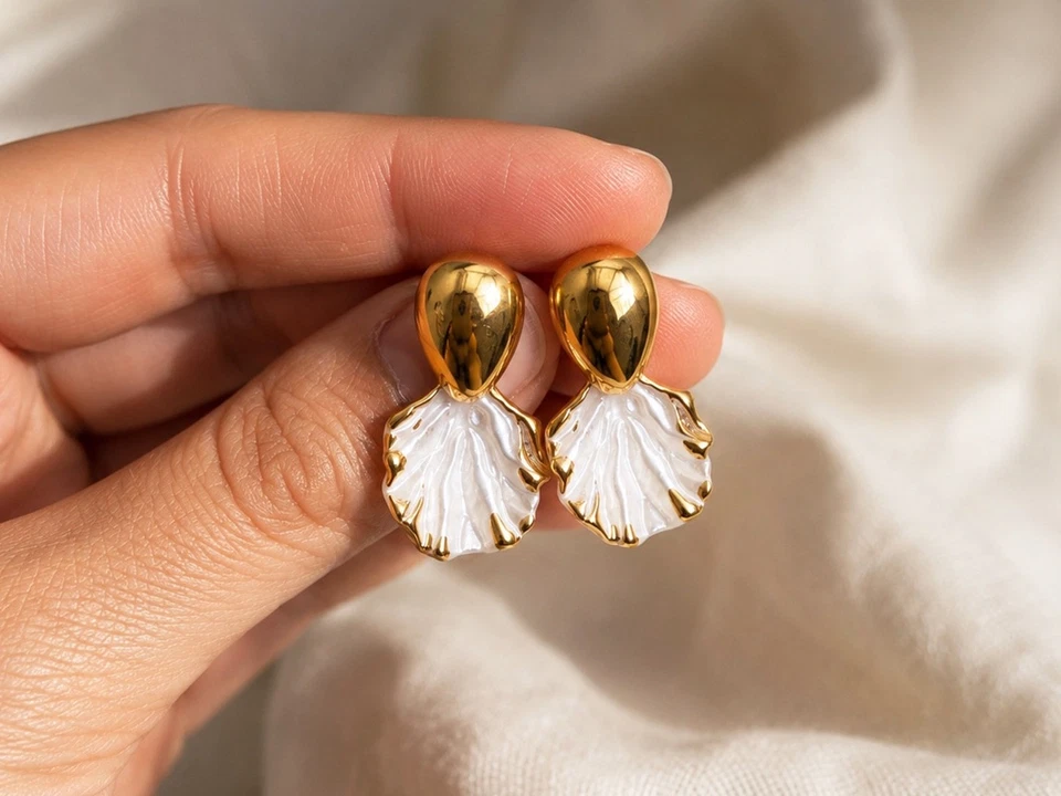 Boucles d’oreilles femme dorées coquillage blanc nacré pendantes fantaisie - Photo 3/4