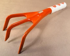 Vintage Orange Garden Cultivator Weeder 3 Claw/Prong Tool Daisies - 1970s ?