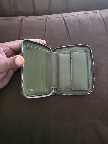 Coach Chelsea Signature Green Canvas Zip Around Credit Card /Wallet - Picture 6 of 12