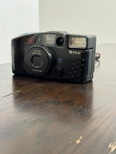FUJI DISCOVERY 900 ZOOM POINT & SHOOT 35mm FILM CAMERA w. 38-85mm lens Promaster