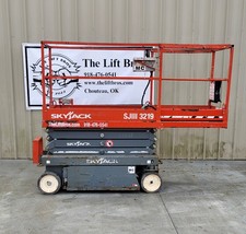 2018 Skyjack SJIII 3219 19ft. Scissor Lift Electric Aerial Manlift Genie JLG