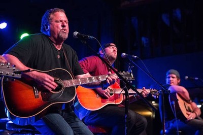 Singer songwriters Bob DiPiero Lee Brice and Jerrod Niemann perfor- Old Photo