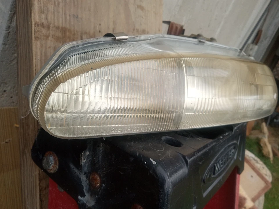 1992-1994 Mitsubishi Eclipse Eagle Talon Plymouth Laser Passenger Side Headlight - Image 3 of 4