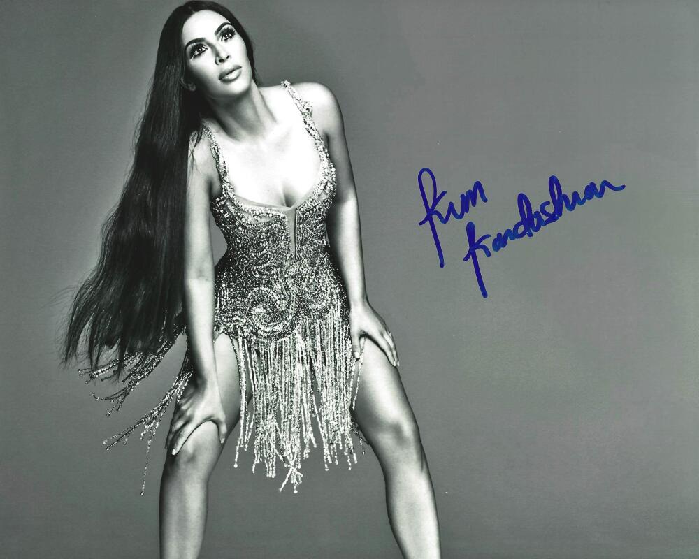 キム・カーダシアン　直筆サイン入り　8Ｘ10 フォト　証明書付き KIM KARDASHIAN SIGNED 8X10 PHOTO AUTHENTIC AUTOGRAPH | eBay