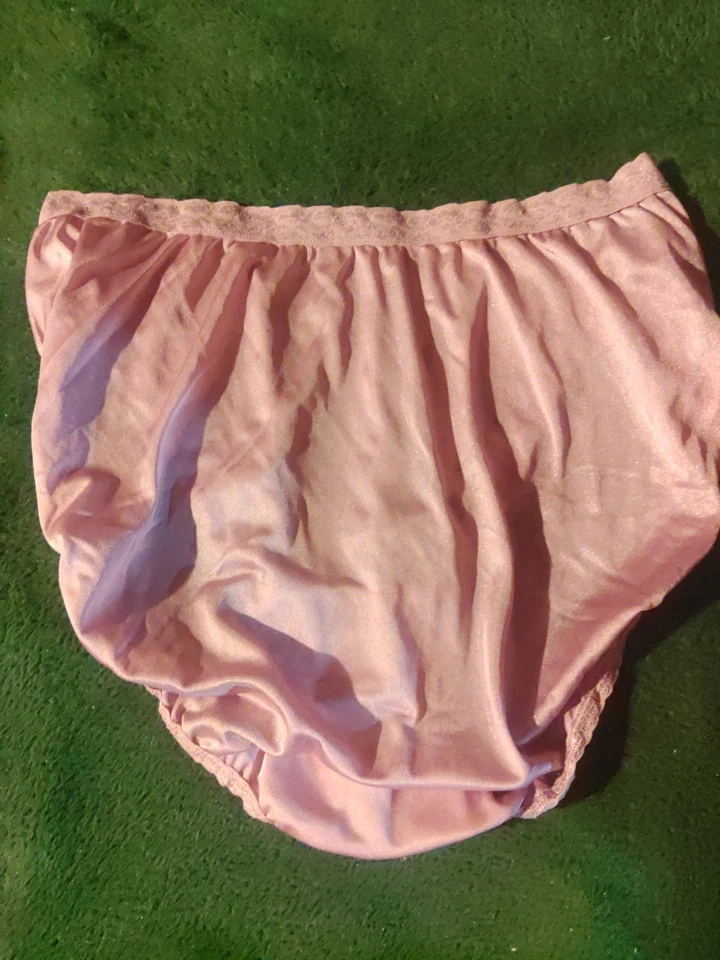 Bragas Hanes Talla 9 Corte Alto con Encaje Años 90 100% Nylon Suave Sedoso.  Foto 2 de 3