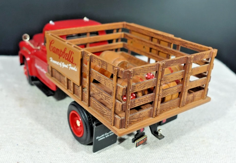Camión Chevrolet Campbells 1957 con plataforma de estacas 1/24 Ertl Foto 4 de 4