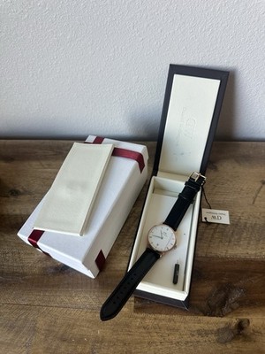 authentic Daniel Wellington Women's Watch with Brown Leather Band NEW