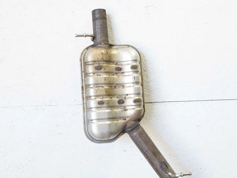 2008 - 2009 Audi Tt Quattro Coupe 3.2L Exhaust Muffler Silencer Rear 8J0253611 Foto 2 de 4