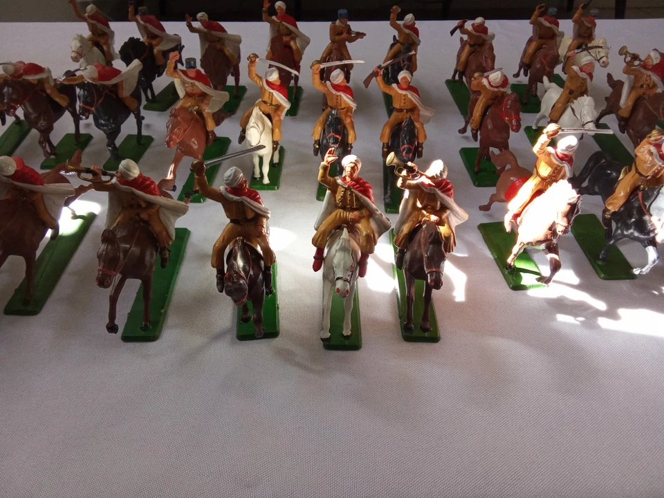 Lot 27 Figurines Cavaliers Spahis – Starlux Armée Française Coloniale – Vintage - Photo 4/4