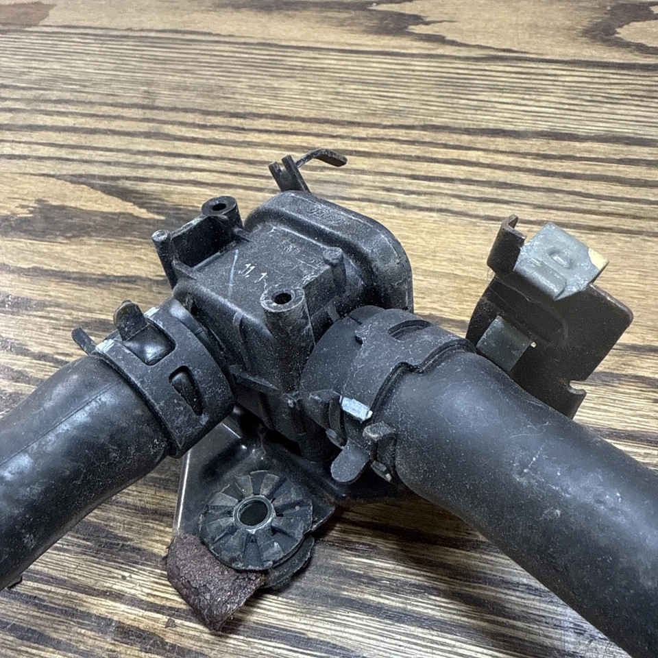 Used OEM Heater Water Control Valve 87240-50130 w/ Pipes Lexus LS430 2001-2006 - Image 2 of 4