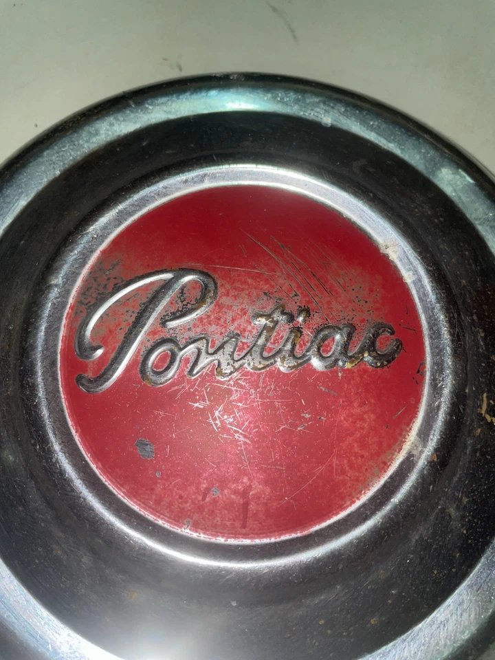 (1) 1951 - 1954 Pontiac Catalina Chieftain Streamliner Dog Dish Hubcap - Image 2 of 3