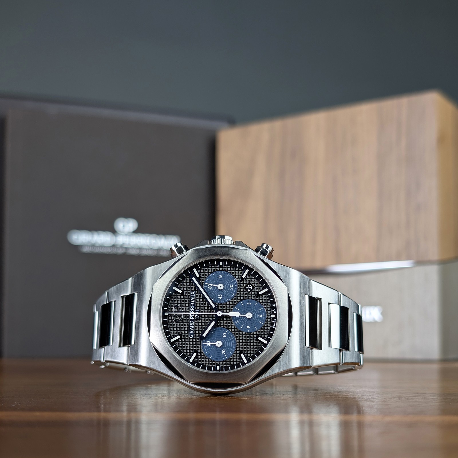 Black Dial Girard-Perregaux Laureato Chronograph 81020-11-631-11A