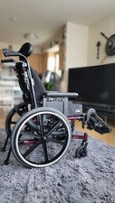 Manual reclining wheelchair