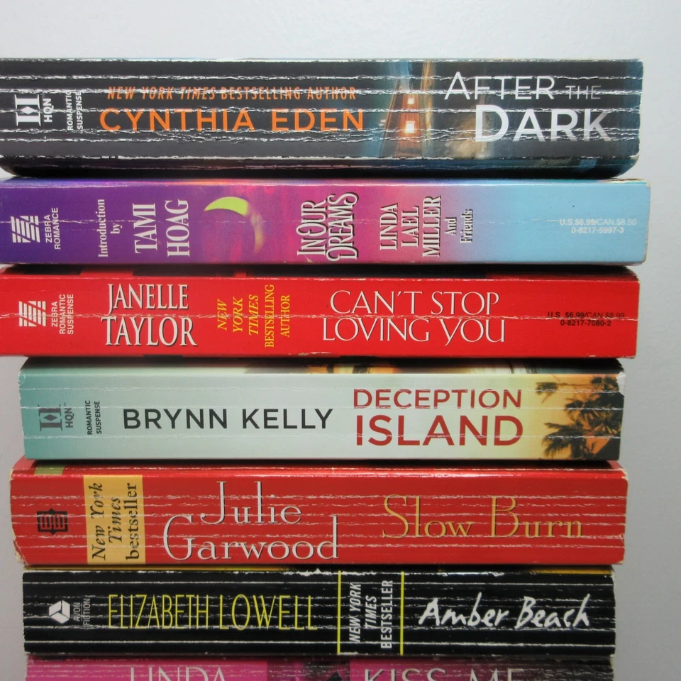 Lot of 10 Romantic Suspense Paperback Books Foto 2 de 4