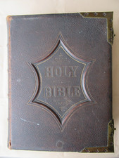 Family Bible Numerous Illustrations edited by Eadie commentaries by Scott Henry