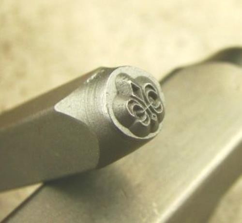 "Fleur de Lis" 1/4"-6mm-großer Stempel-Metall-gehärteter Stahl-Gold & Silberbarren - Bild 1 von 3