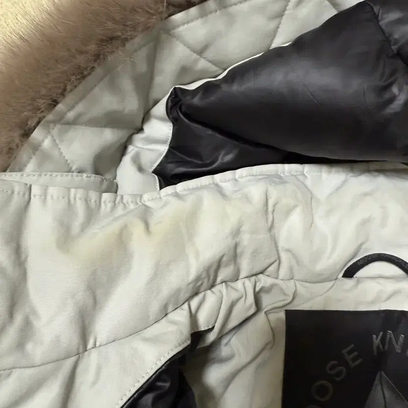 Moncler Astoria Steppestone Puffer Jacket - Women's thumbnail 8