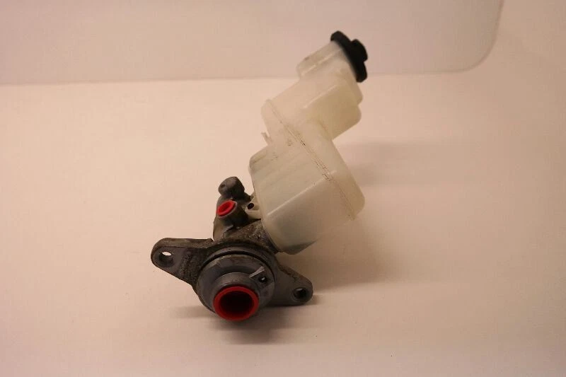 Главный цилиндр тормоза 2007-2011 Toyota Camry - Изображение 3 из 4