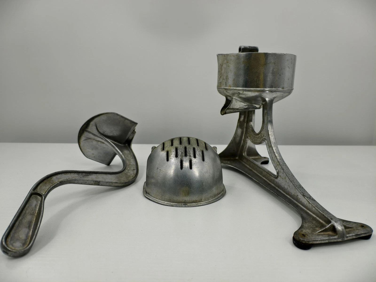 Vintage Universal Aluminum Citrus Juicer Press Silver Countertop Made In USA