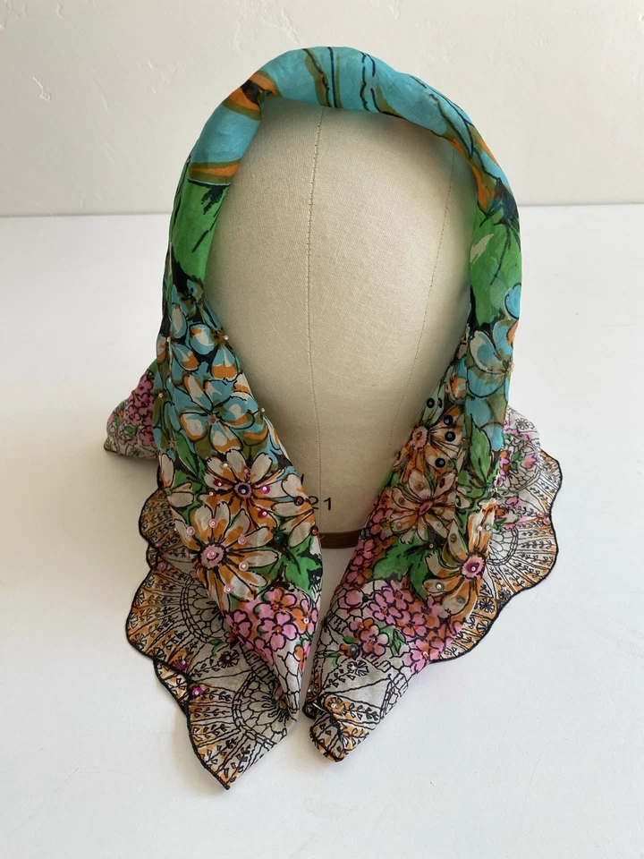 复古丝绸扇贝圆形手工缝制串珠亮片花卉围巾 29 英寸 — 第 4/4 张图片