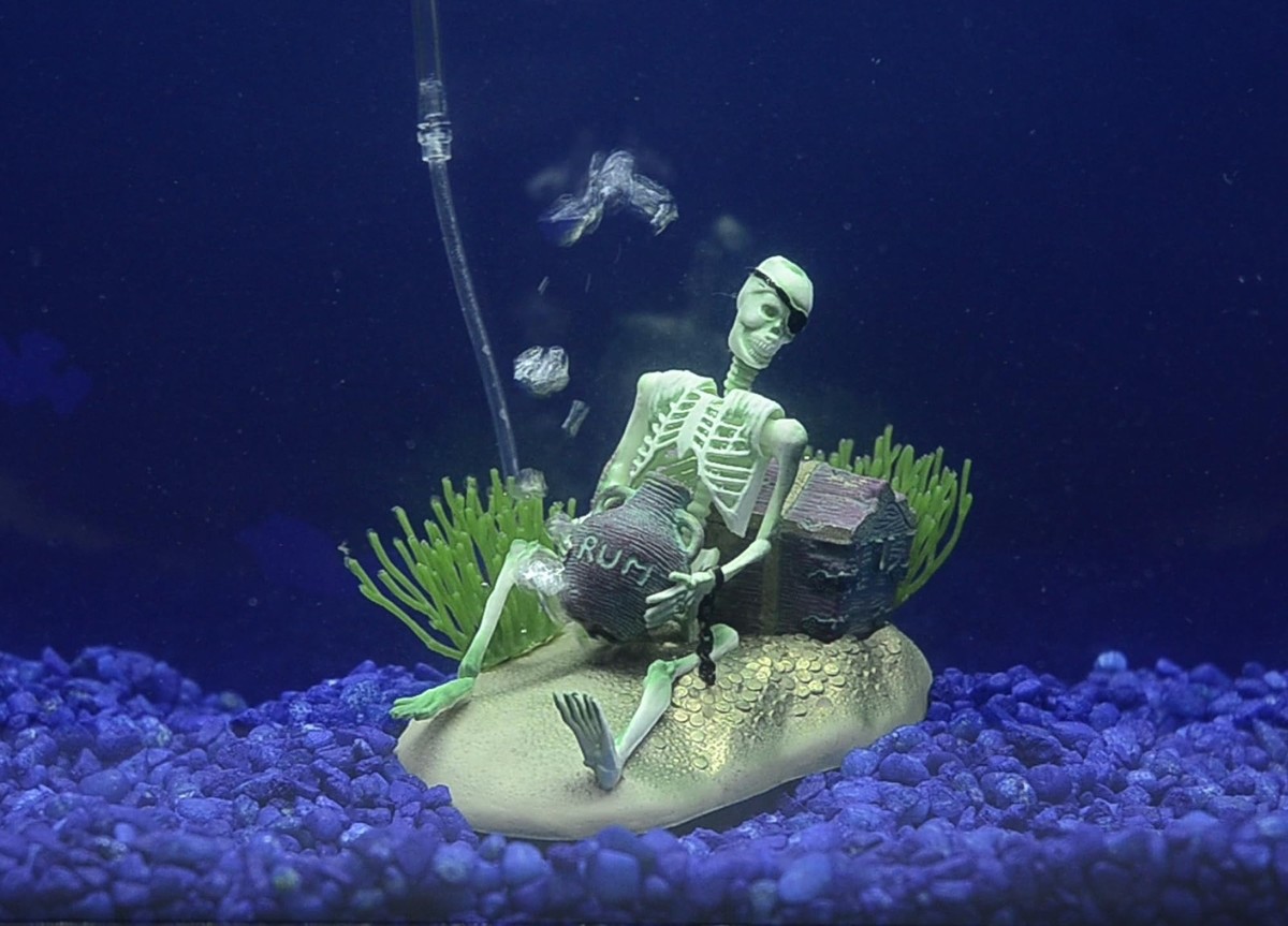 Penplax 085 Action Air Pirate Skeleton With Jug Treasure Chest