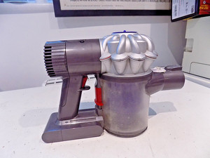 Dyson V6 Staubsauger Hauptteil Handmotor + Akku Silber TEILE N4