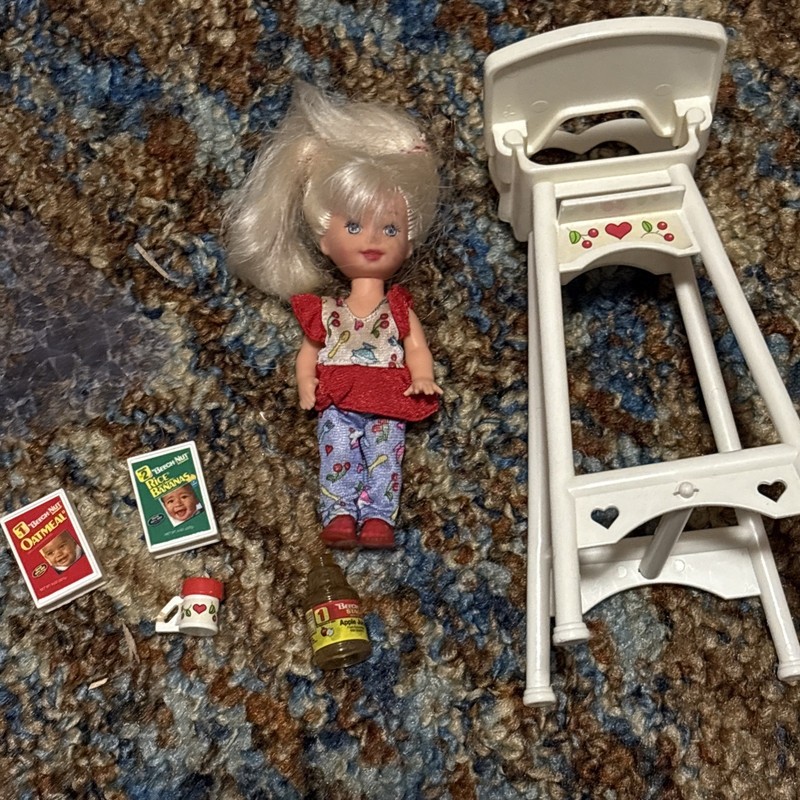 Eatin' Fun Kelly Baby Sister of Barbie with High Chair  1997 Mattel