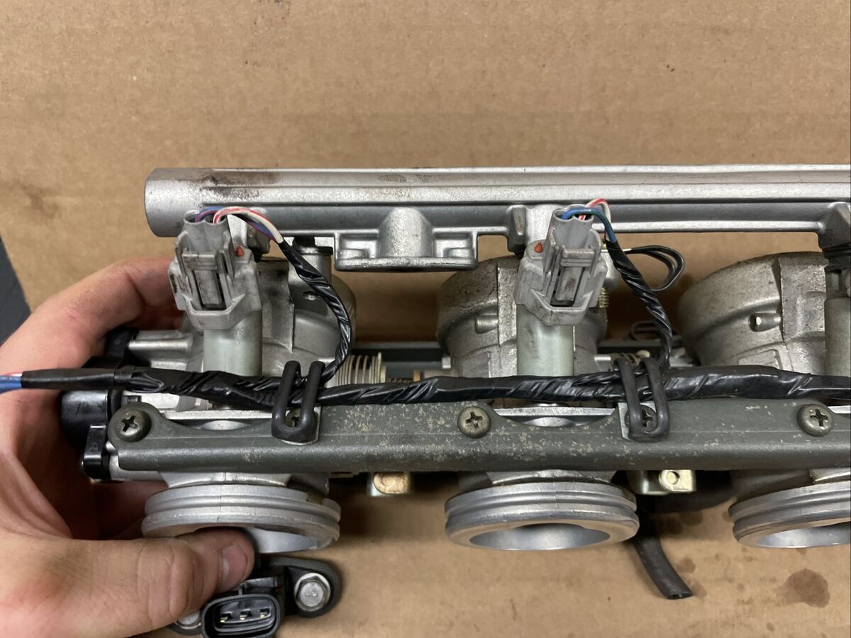 2003 Kawasaki Ninja ZX12R Throttle bodies and injectors 2003 Kawasaki Ninja ZX12R Throttle bodies and injectors