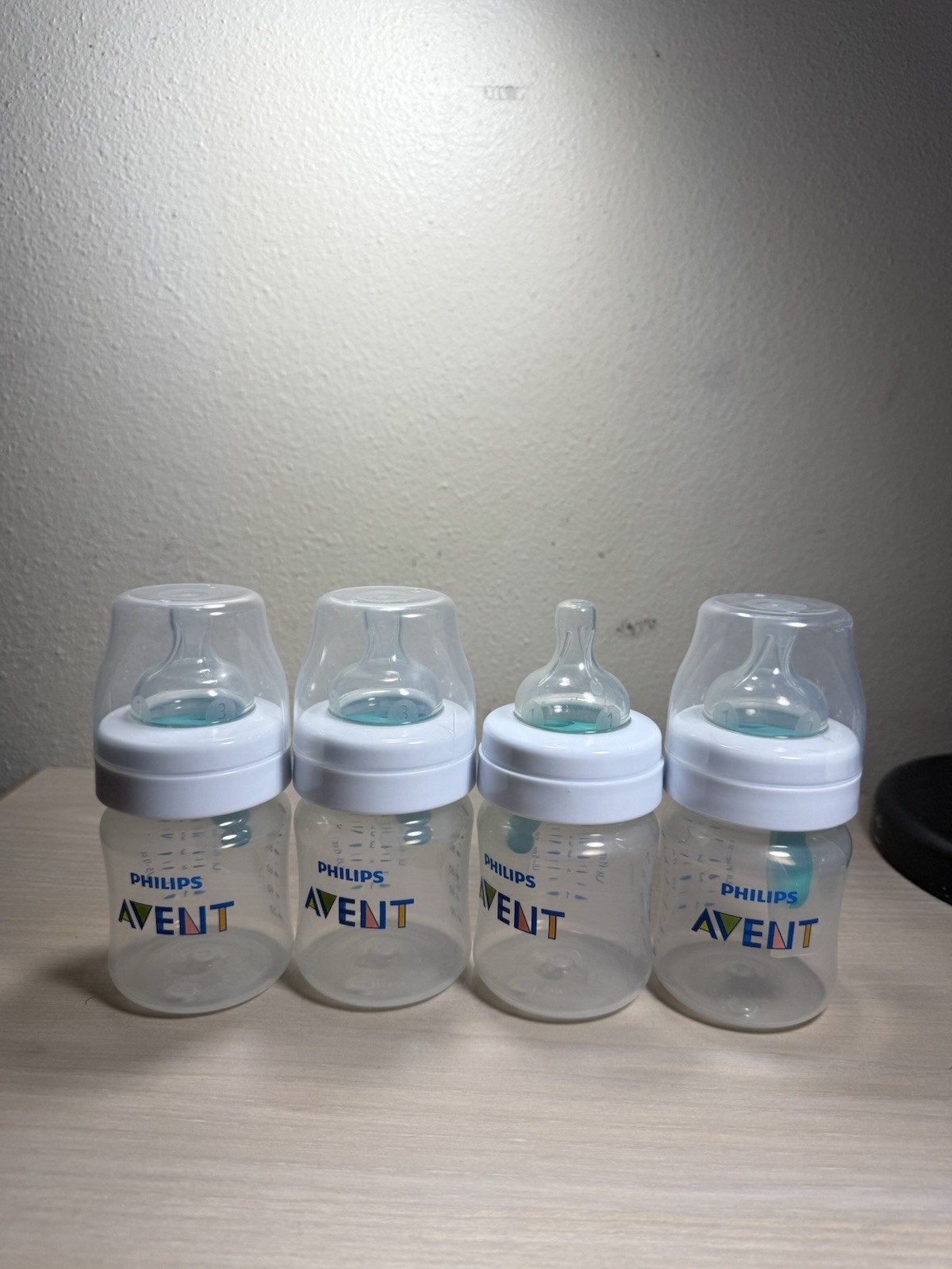 Avent Philips Anti-Colic 4 oz Baby Bottle with Air-Free Vent