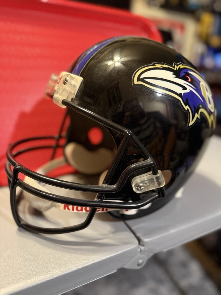 Casco de fútbol americano réplica tamaño completo Baltimore Ravens NFL de Riddell Foto 2 de 4