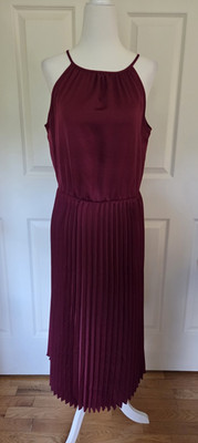 NWTs Francesca's mi ami Red/Burgundy Sleeveless Dress with Pleated Skirt